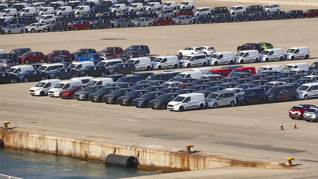 Fahrzeuglager für Exportautos Autoexport nach Osteuropa